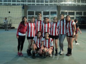 Exitoso comienzo del equipo de voley