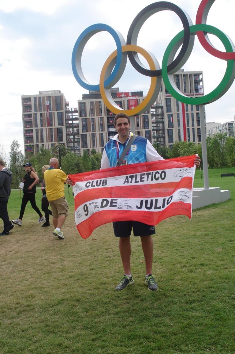 La bandera del Club Atlético en los Juegos Olímpicos