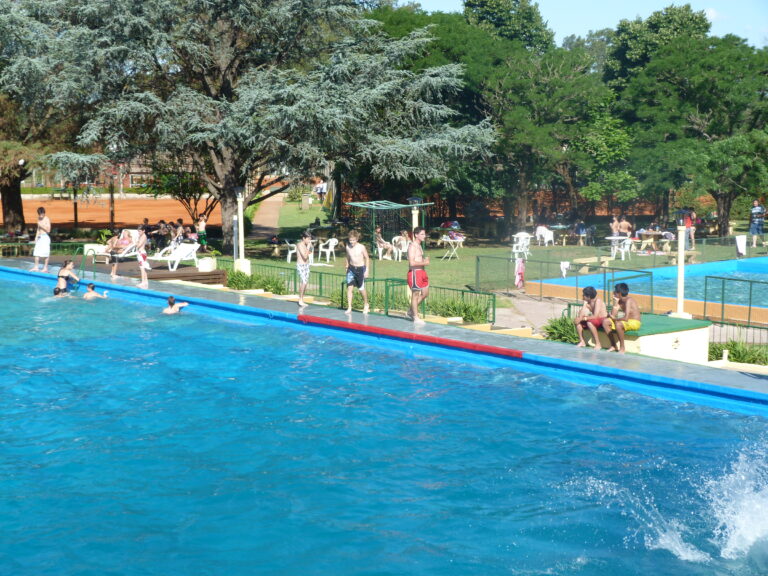 Con buena concurrencia de bañistas se inauguró la temporada de Pileta