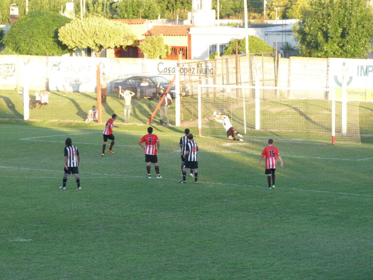 Torneo de Fútbol del Interior: Atlético pasó a cuartos de final