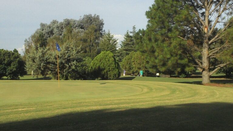 Inauguración del arco de entrada al Campo de Golf