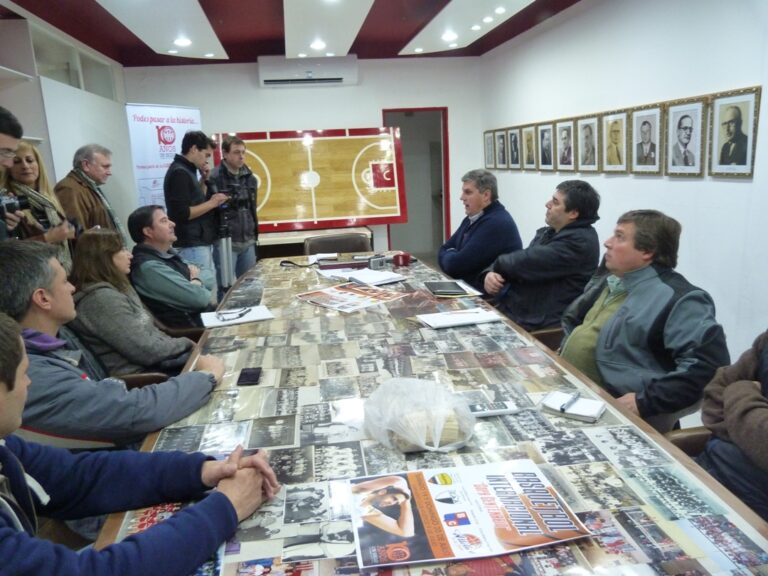 Comienza la campaña para dotar al Gimnasio del piso flotante