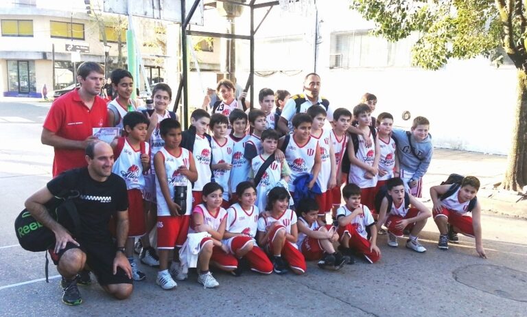 30 chicos del Club en el 12° Encuentro de minibasquet en Chivilcoy