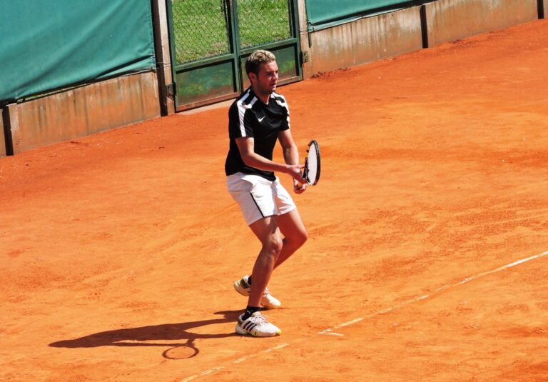 Torneos internos de Tenis para mayores en tres categorías