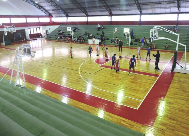 Inauguración del piso del gimnasio con Obras y Boca