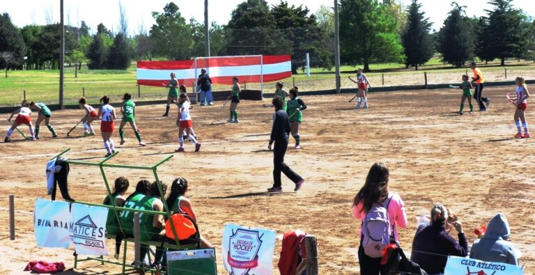 Los equipos de Hockey de Atlético en 2 finales y 1 semifinal