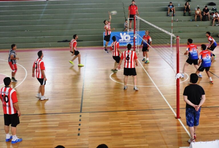 Muy buen debut del equipo de Voley masculino