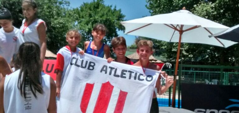 Continúan los éxitos del equipo de Natación