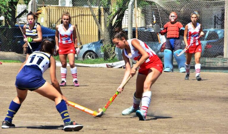 Jugadoras de Atlético en un Torneo de Hockey en Chile