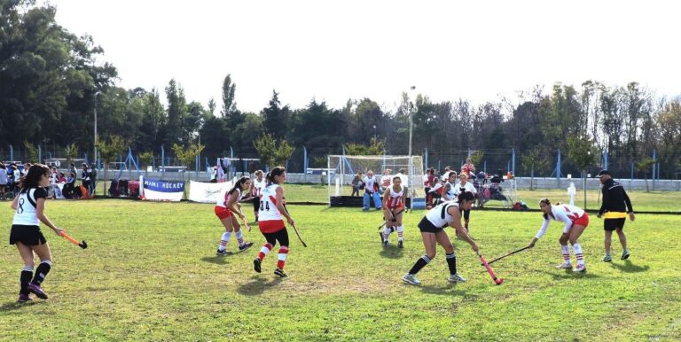 Campeonas de Mamis Hockey en Junín