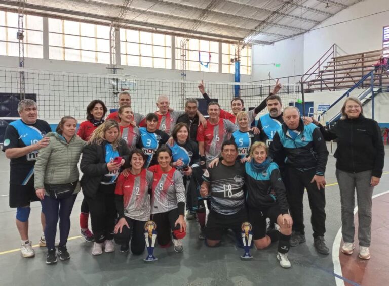 Campeones en el Torneo de Newcom mixto +50 disputado en Río Negro