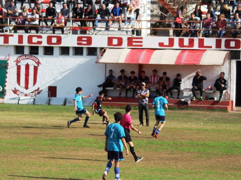 Fútbol: triunfos de los equipos de divisiones inferiores y comienza el Torneo de primera
