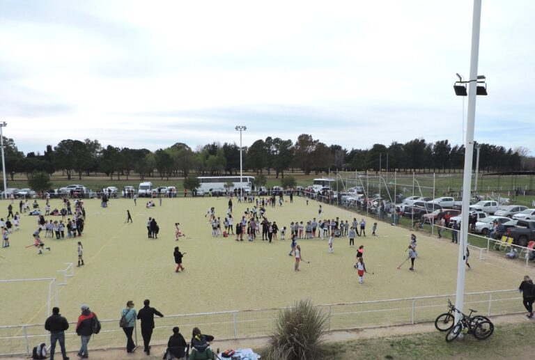 Dos Encuentros infantiles zonales juntos: uno de hockey y otro de rugby