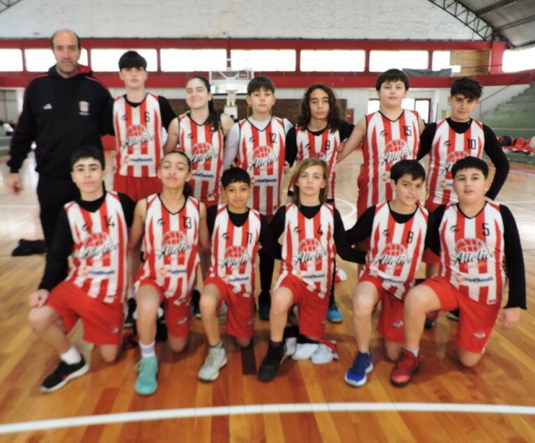 La categoría U12 de basquetbol entre los cuatro mejores del año