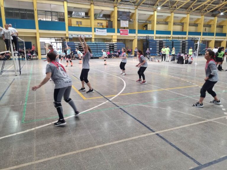 Podio para el equipo femenino de Newcom del Club, en el Torneo nacional de Malargüe