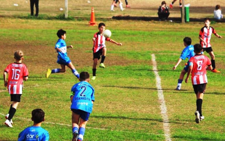 L.N.F.: divisiones inferiores campeonas. Atlético sufre su tercera derrota en 1a división