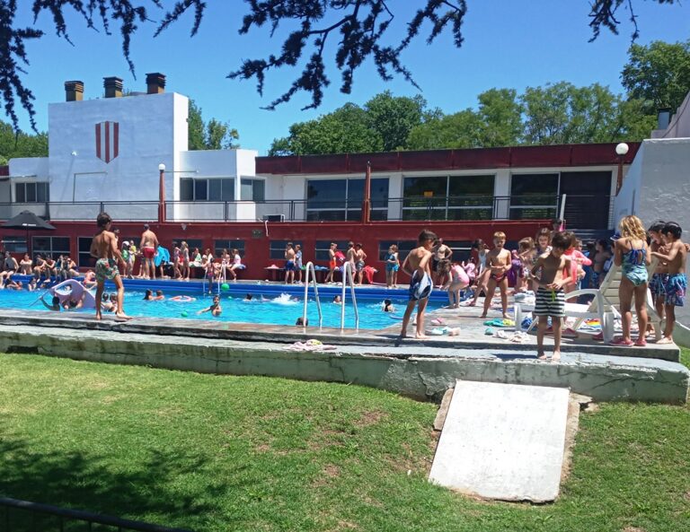 Verano 2023 – 2024: Colonas de vacaciones y Natación en el Club