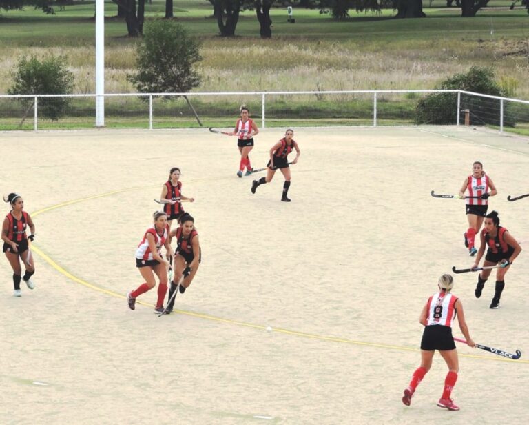 Hockey triunfo femenino categoría Mayores. El sábado Encuentro de Mini y el domingo 1a masculina con San Martín