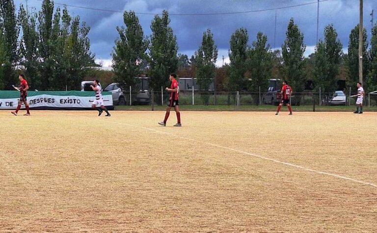 Hockey: gran triunfo de los caballeros ante Social y paridad de las damas en Saladillo