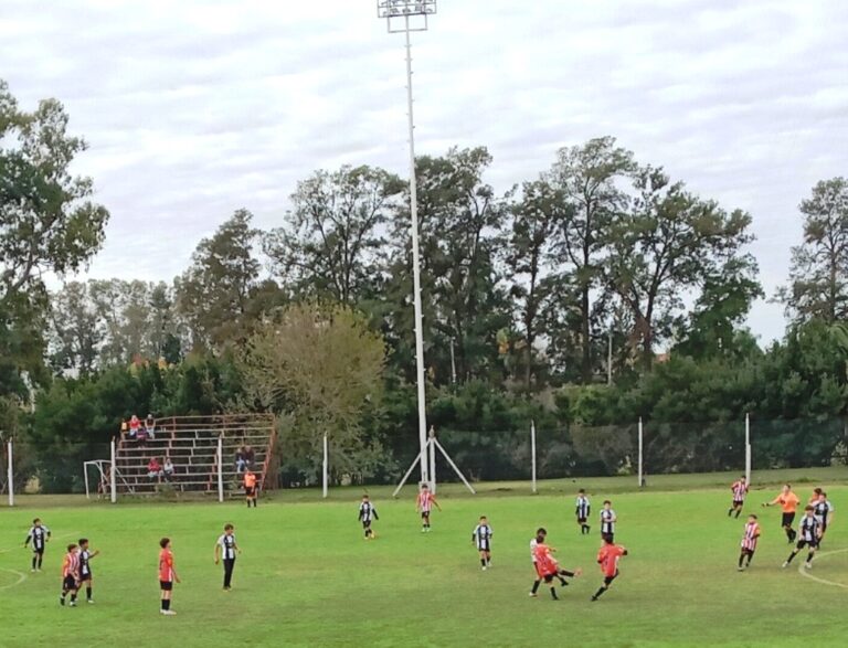 La 4a división Sub campeona. Las divisiones inferiores jugaron en Quiroga