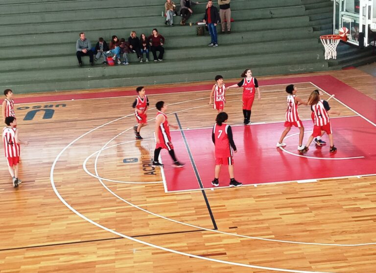 Hubo basquetbol el sábado en el gimnasio “Ernesto B. Báncora”