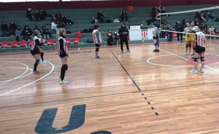 Se disputa un torneo de Voley femenino de primera división