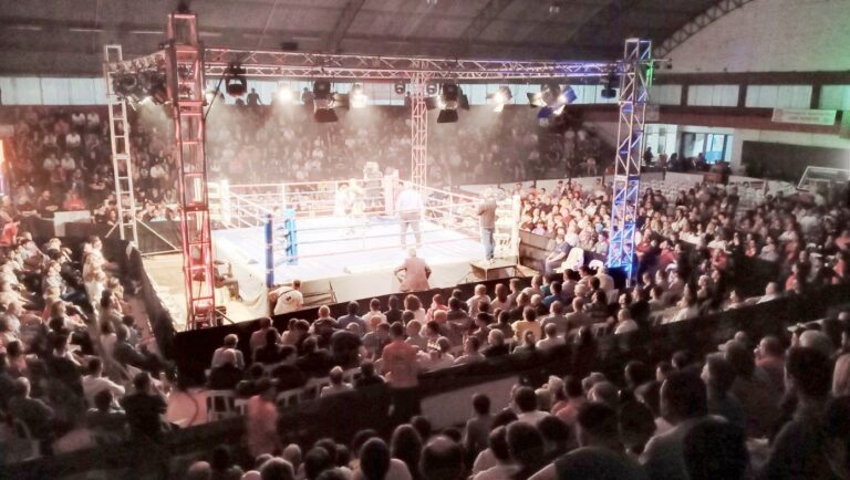 Continúan los comentarios elogiosos del festival de Box en el gimnasio