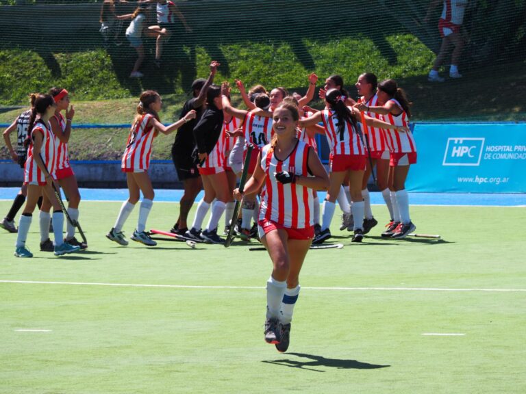 Fue una temporada muy exitosa para el Hockey del Club, con Copas y obras. La Escuela