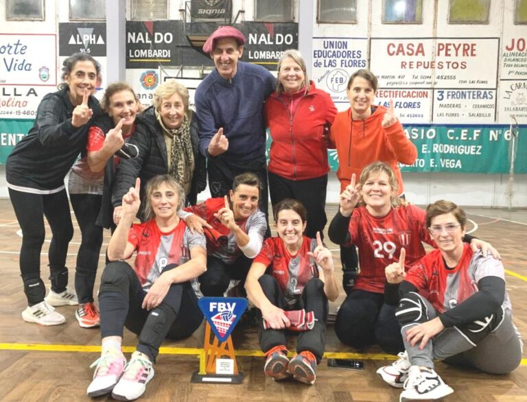 Campeonas Provinciales de Newcom. Tres jugadores en la Selección Nacional