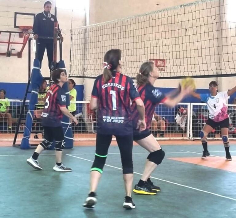 Newcom: Tercero en el Torneo Nacional femenino. Campeón Provincial mixto