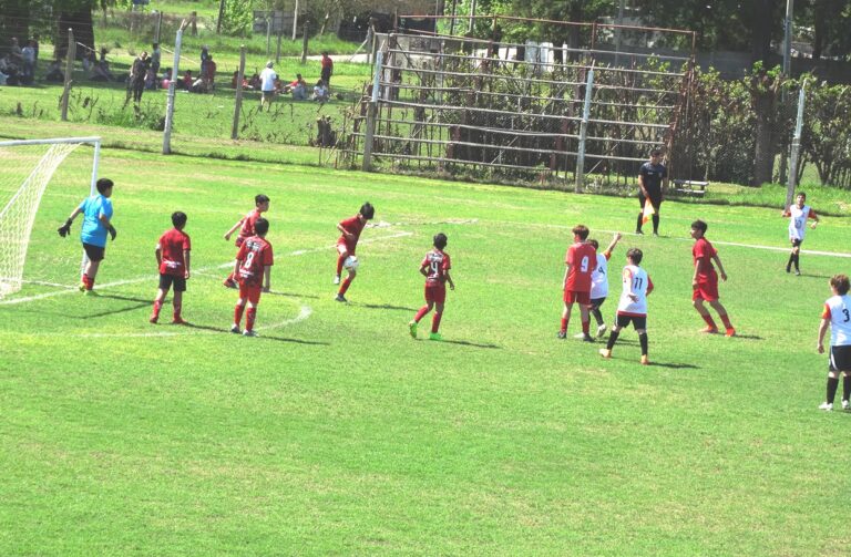 Futbol: empate de la primera y triunfos de las divisiones inferiores