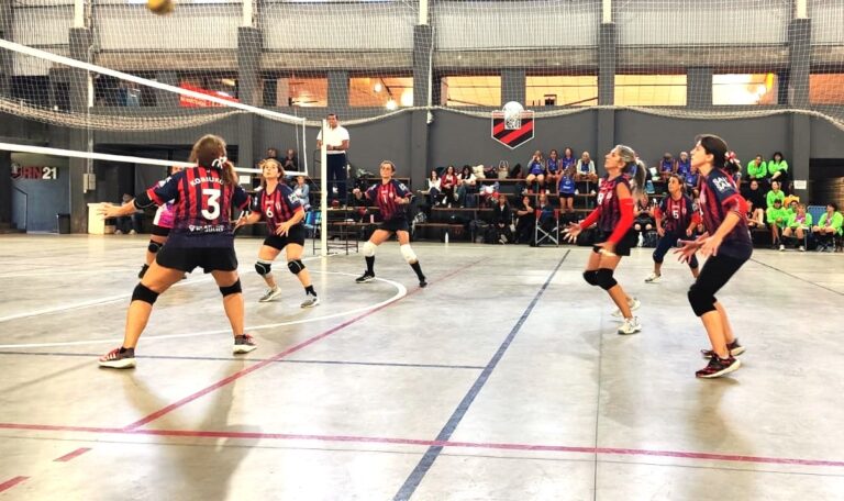 El Club Atlético campeón Provincial de Newcom femenino +50