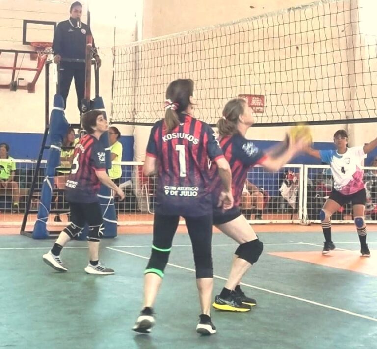 Newcom del Club Atlético: el equipo femenino en Córdoba y en mixto en Ranchos