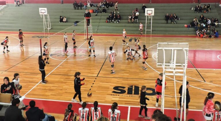 Comenzaron las competencias de Voley del Club