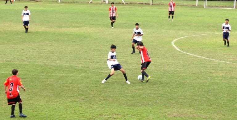 Futbol: perdimos con el puntero pero pasamos a la siguiente ronda; brillante las divisiones inferiores.