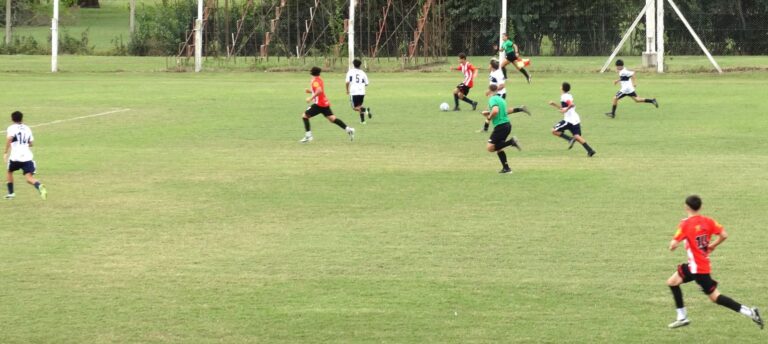 Futbol: perdimos con el puntero pero pasamos a la siguiente ronda; brillante las divisiones inferiores.