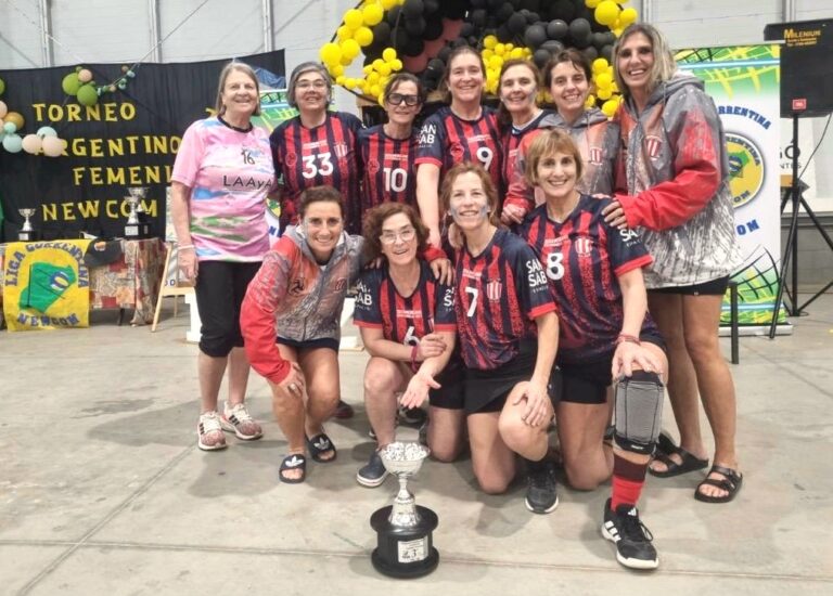 El equipo femenino de Newcom en el Torneo Argentino y en el Provincial